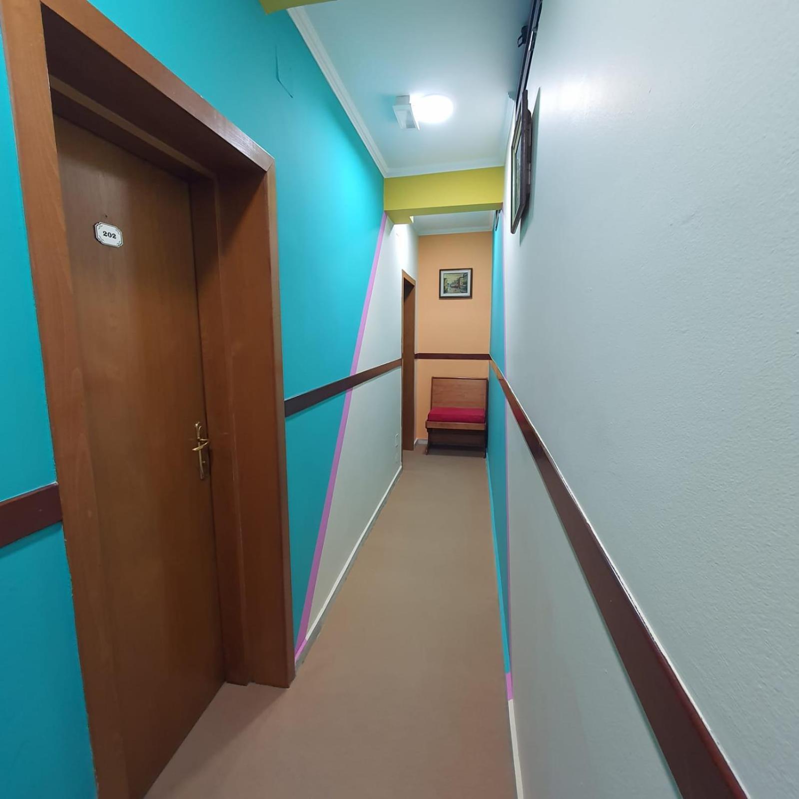 Quick Stop Hotel Тирана Экстерьер фото